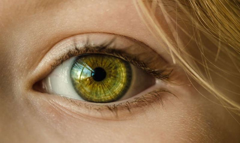 眼角皱纹贴眼膜有用吗眼部护理的注意事项